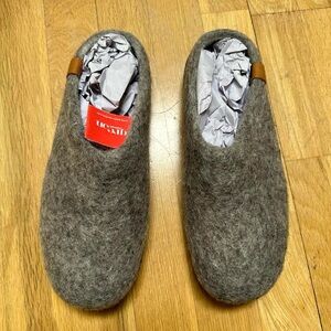 Green Comfort Wool Slippers